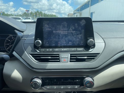 Used 2022 Nissan Altima 2.5 SV image 10