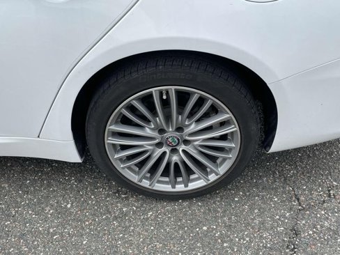 Used 2019 Alfa Romeo Giulia Ti w/ Quick Order Package 22X Lusso image 10