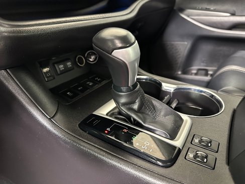 Used 2017 Toyota Highlander AWD V6 image 18