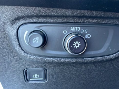 Used 2020 GMC Terrain SLE w/ Elevation Edition image 17