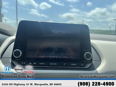 Used 2022 Nissan Rogue SV image 22