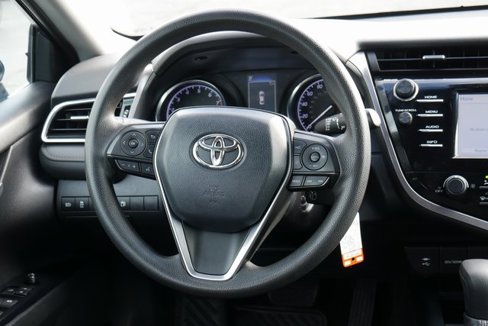 Used 2018 Toyota Camry LE image 14