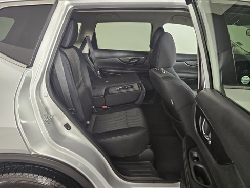 Used 2018 Nissan Rogue SV image 15