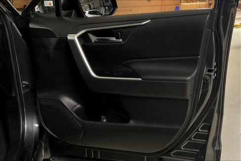 Used 2022 Toyota RAV4 XLE Premium image 21