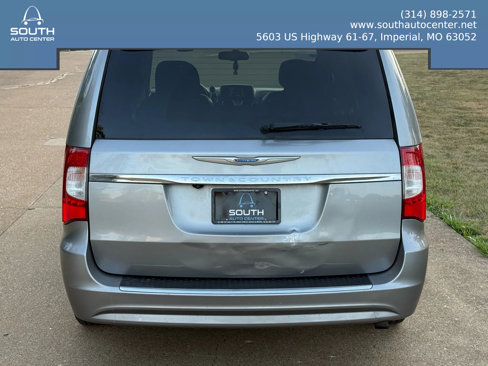 Used 2015 Chrysler Town & Country Touring w/ Driver Convenience Group image 4