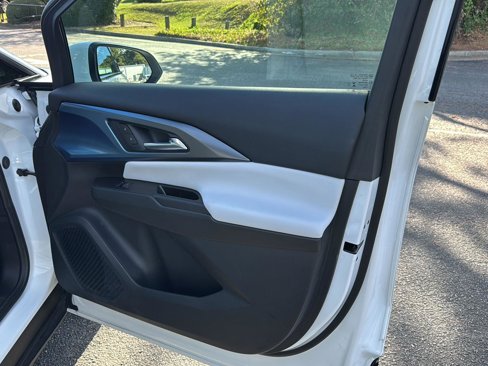 Used 2025 Chevrolet Equinox EV LT w/ Convenience Package II image 12