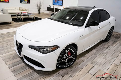 Used 2022 Alfa Romeo Giulia Veloce image 1