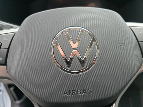 New 2025 Volkswagen Taos SE image 39