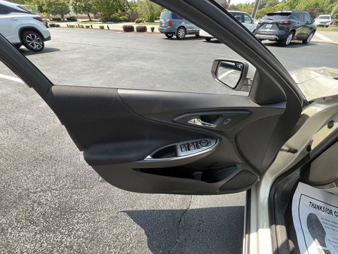 Used 2016 Chevrolet Malibu LT image 7