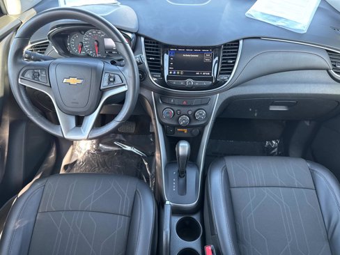 Used 2022 Chevrolet Trax LT w/ LT Convenience Package image 9