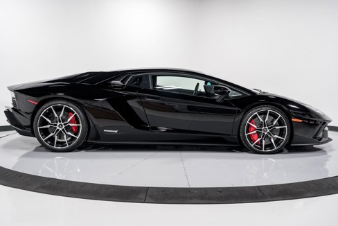 Used 2017 Lamborghini Aventador S image 2