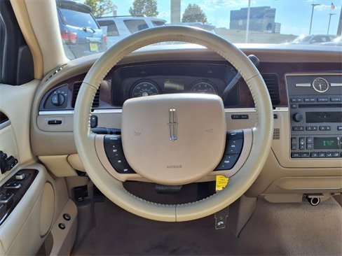 Used 2006 Lincoln Town Car Signature image 11