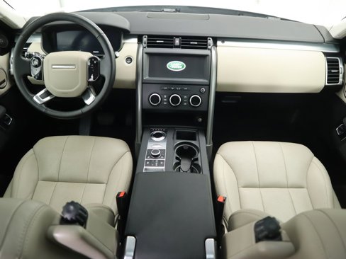 Used 2020 Land Rover Discovery Landmark image 13