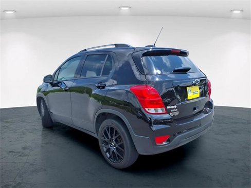 Used 2022 Chevrolet Trax LT w/ Midnight Edition image 4