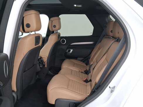Used 2024 Land Rover Discovery Dynamic SE image 13