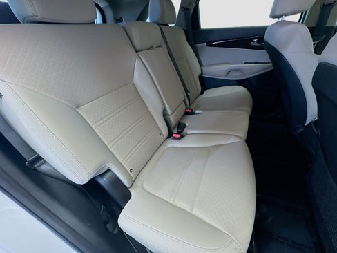 Used 2020 Kia Sorento LX image 14