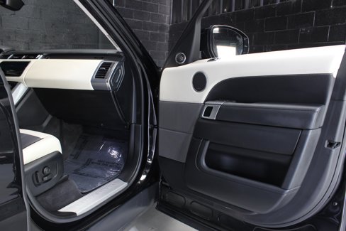 Used 2020 Land Rover Range Rover Sport HST image 19