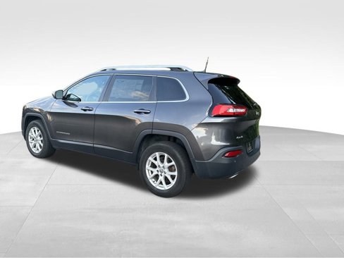 Used 2017 Jeep Cherokee Latitude w/ Safety/Convenience Group image 3