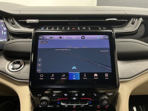 Used 2022 Jeep Grand Cherokee Limited 4xe w/ Luxury Tech Group II image 10