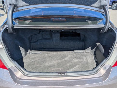 Used 2017 Toyota Camry XLE image 9