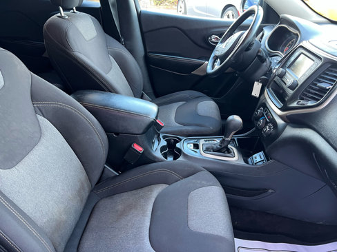 Used 2017 Jeep Cherokee Sport image 18