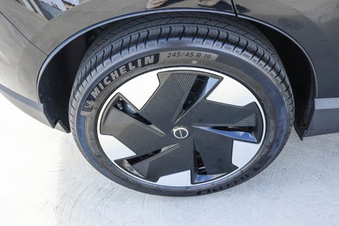 New 2025 Volvo EX30 Plus image 8