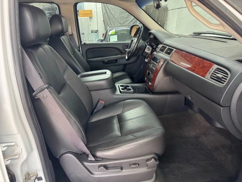 Used 2012 Chevrolet Suburban LT image 8