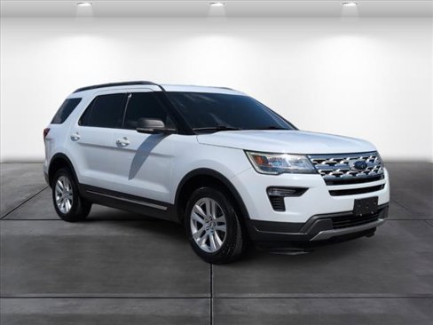 Used 2019 Ford Explorer XLT w/ Equipment Group 201A image 2