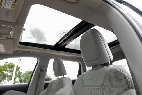 Used 2021 Jeep Cherokee Limited image 9