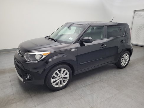 Used 2018 Kia Soul + image 2