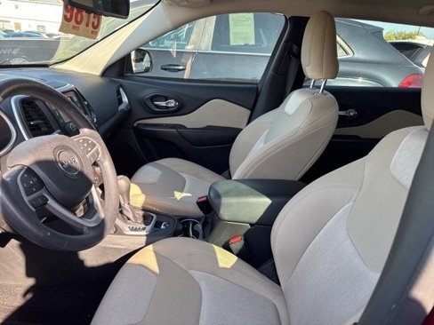 Used 2015 Jeep Cherokee Sport w/ Sport Appearance Group image 17