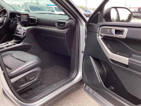 Used 2024 Ford Explorer XLT w/ Equipment Group 202A image 26