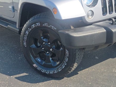 Used 2015 Jeep Wrangler Unlimited Sahara image 3