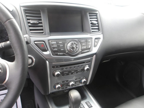 Used 2018 Nissan Pathfinder SL image 15