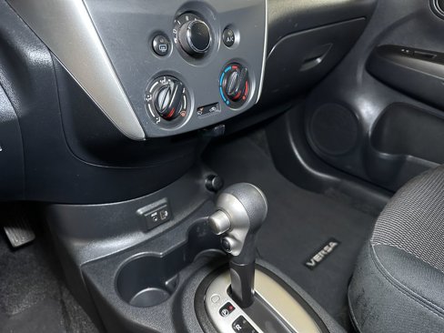 Used 2018 Nissan Versa SV image 37