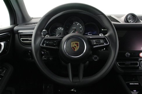 Certified 2025 Porsche Macan image 12