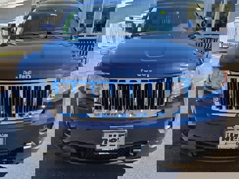 Used 2013 Jeep Grand Cherokee Laredo image 2