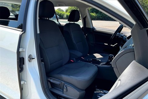 Used 2017 Volkswagen Golf S image 28