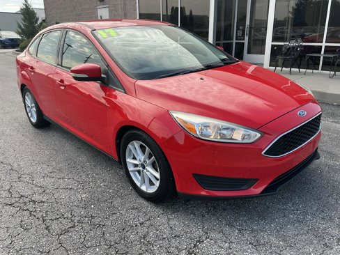 Used 2017 Ford Focus SE w/ Cold Weather Package image 8