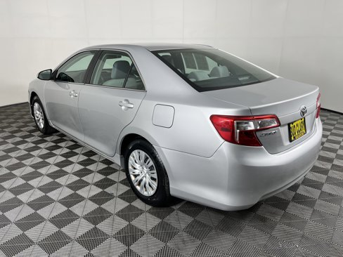Used 2013 Toyota Camry LE image 8