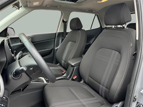 Used 2023 Hyundai Venue SEL image 14
