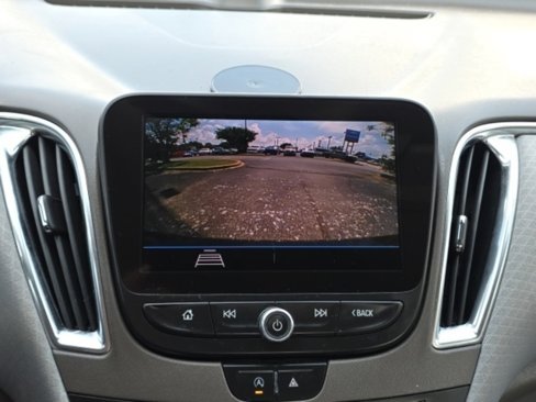 Used 2020 Chevrolet Malibu LT image 18