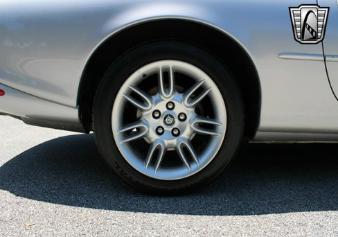 Used 2002 Jaguar XK8 Convertible image 16