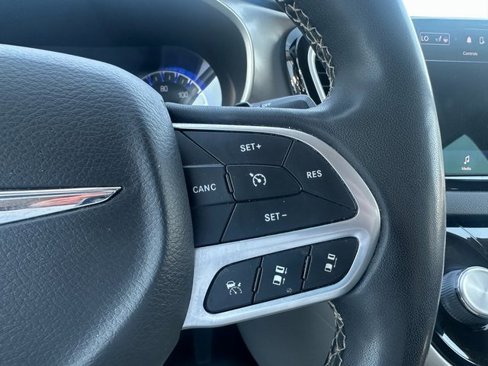 Used 2022 Chrysler Pacifica Touring-L image 38