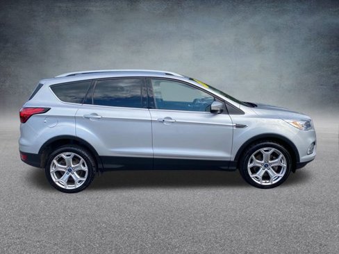 Used 2019 Ford Escape Titanium image 3