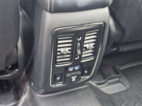 Used 2017 Jeep Grand Cherokee Overland image 29