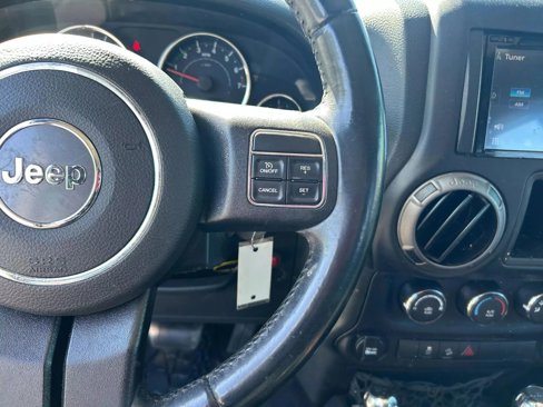 Used 2018 Jeep Wrangler Unlimited Sport w/ Connectivity Group image 10