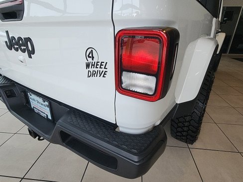 Certified 2022 Jeep Gladiator Sport image 17
