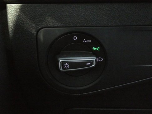 Used 2020 Volkswagen Tiguan SE image 13