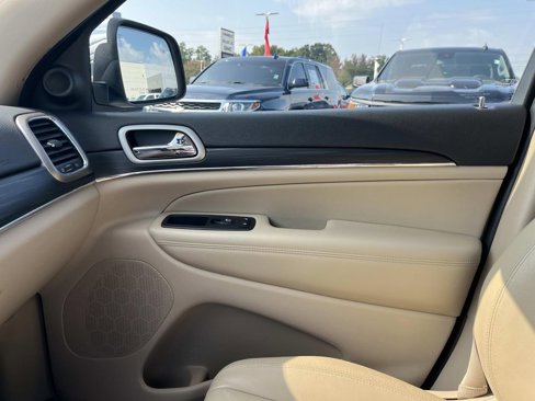 Used 2020 Jeep Grand Cherokee Limited image 30